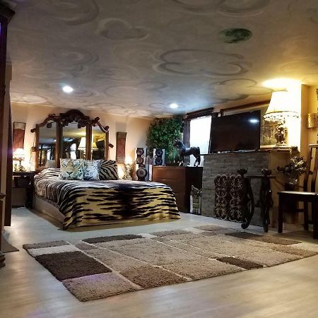 Exotic Large Basement Studio Hotel Монреал Екстериор снимка