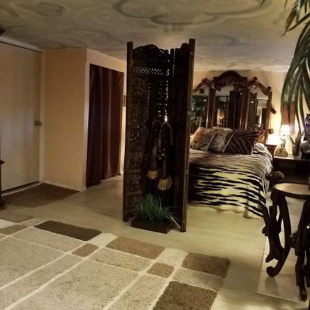Exotic Large Basement Studio Hotel Монреал Екстериор снимка