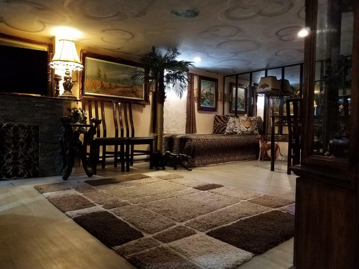 Exotic Large Basement Studio Hotel Монреал Екстериор снимка